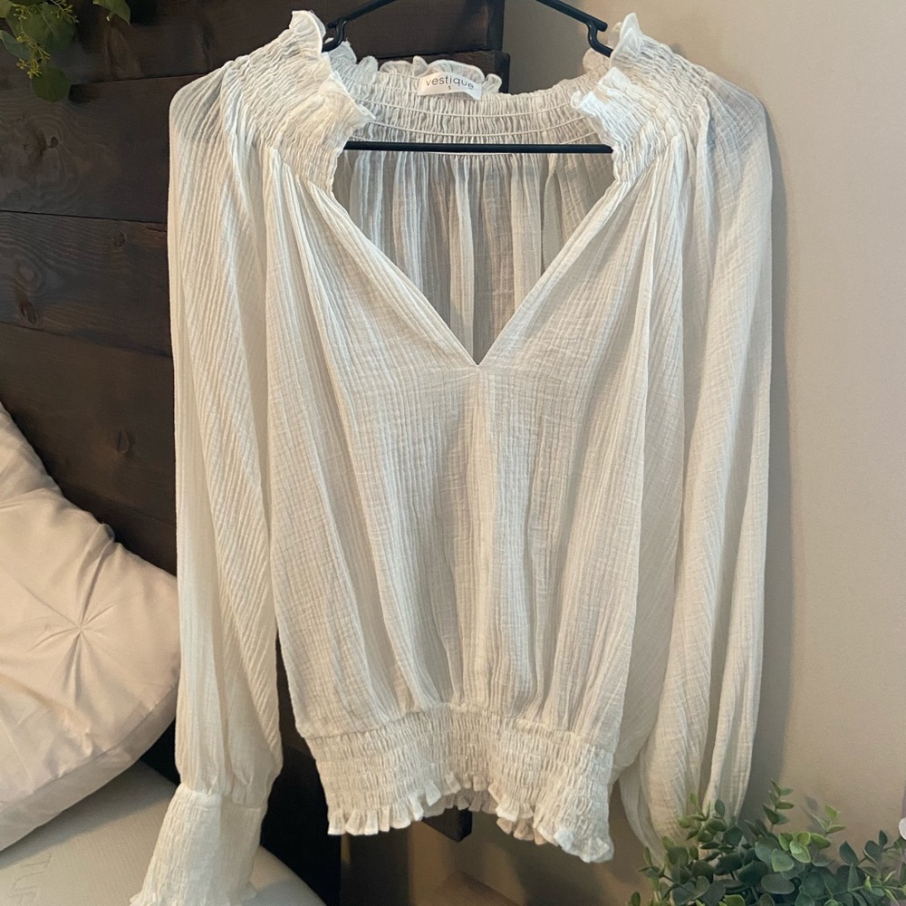 Vestique - White “Hello Heartthrob” Top